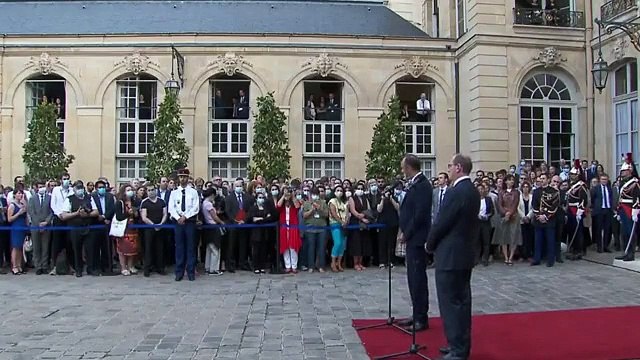 Remaniement : la passation de pouvoir entre Edouard Philippe et Jean Castex