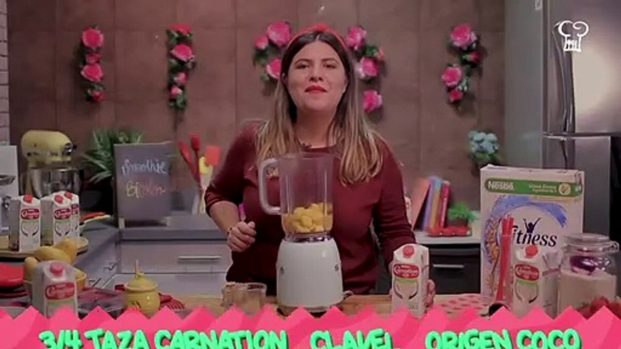Smoothie bicolor de moras y mango