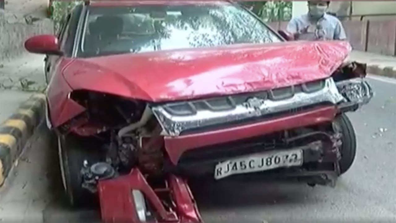 Delhi: Car rams into US Embassy wall, cop killed