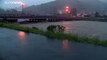 اليابان تأمر عشرات الآلاف بإخلاء منازلهم إثر فيضانات خلّفت 13 مفقوداً