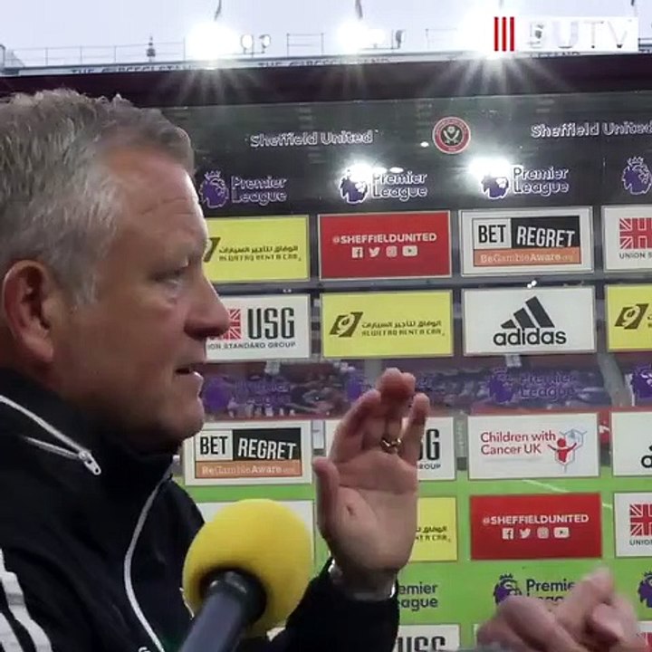 Mourinho esqueceu-se de cumprimentar treinador rival e surpreendeu-o na flash