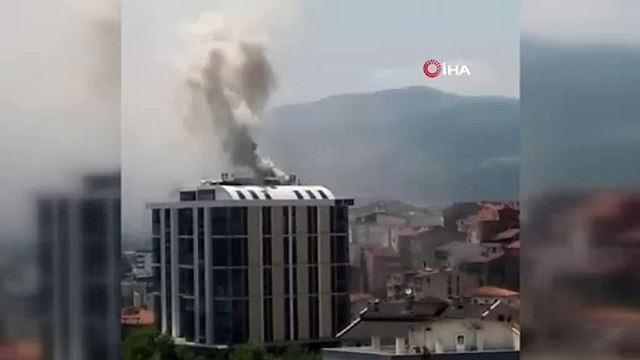 Alışveriş merkezinden yükselen dumanlar paniğe neden oldu