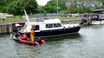 Un bateau de tourisme hollandais coincé sur l'écluse des grands malades à Namur