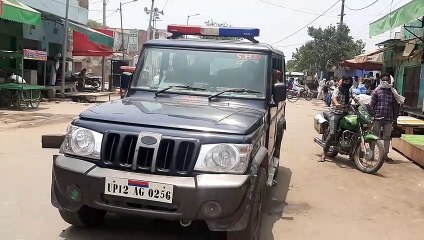 पुलिस ने 12 बजते ही कराए व्यापारियों के प्रतिष्ठान बंद