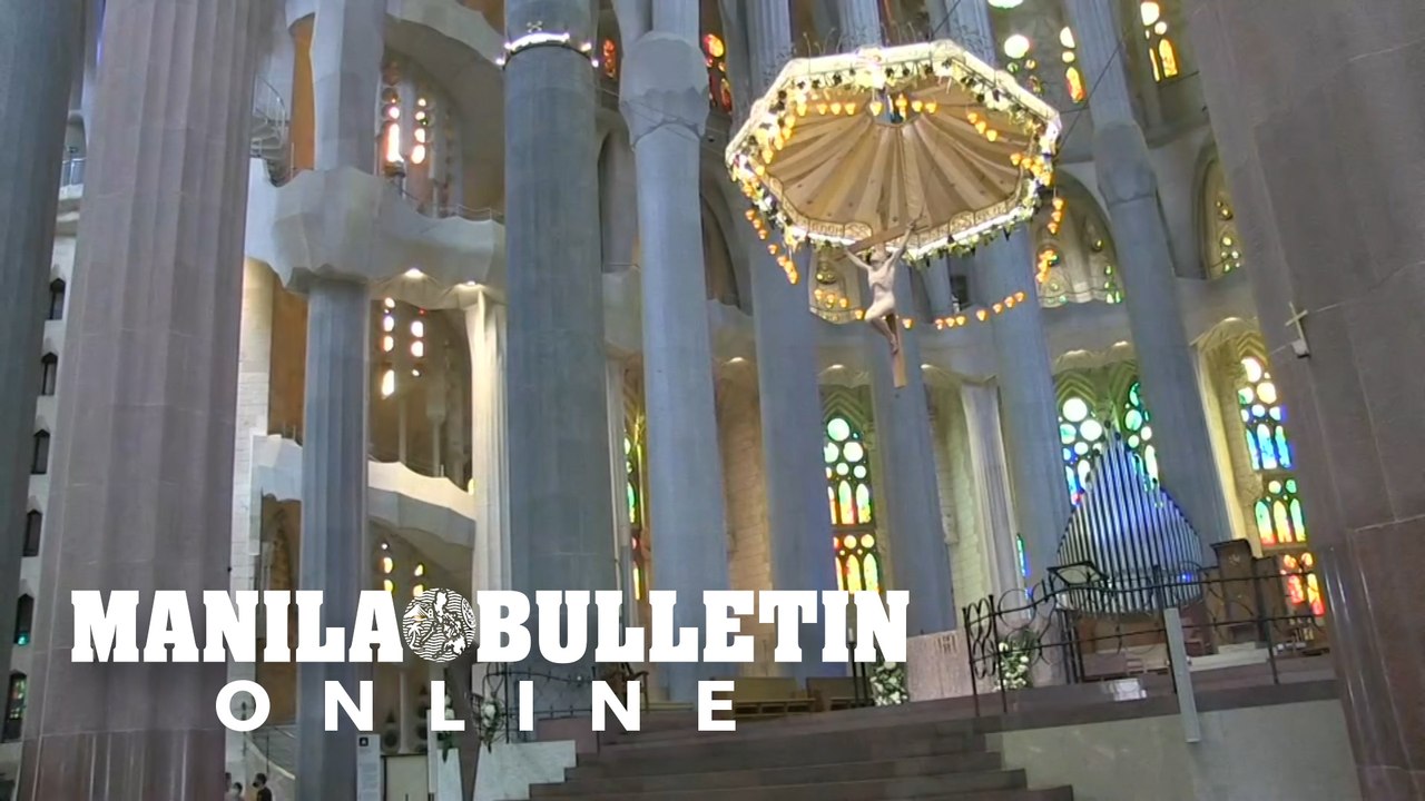 Barcelona church reopens doors firstly for healthcare workers