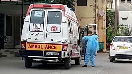 Скачать видео: कर्मचारी के कोरोना पॉजिटिव मिलने के बाद अस्पताल सील, 41 लोग क्वारंटाइन