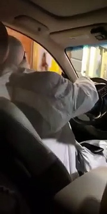 Commande au McDo en combinaison de chirurgien !