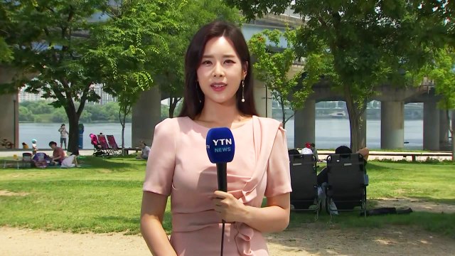 [날씨] 휴일 무더위 속 곳곳 소나기...제주·남해안 장맛비 / YTN