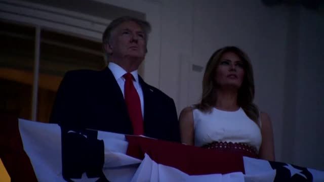 Trump y Melania disfrutan de los fuegos artificiales del 4 de Julio desde la Casa Blanca