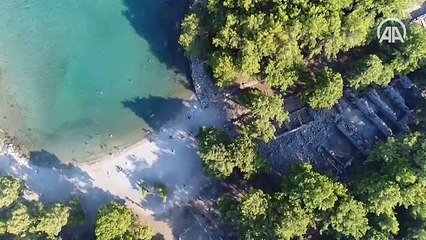 Antalya ünlü plajlarıyla ziyaretçilerini cezbediyor