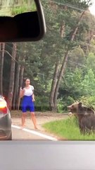 Woman Almost Turns Into Bear Food for Photo Opportunity