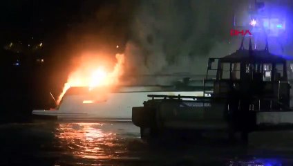 Son dakika haberi... İstanbul'da teknede yangın | Video