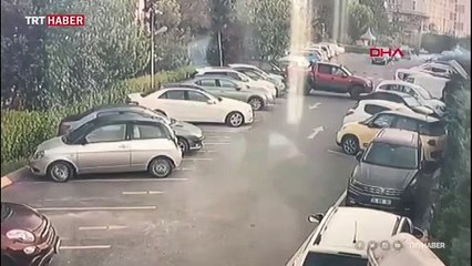 Çaldığı araçla kaçarken ortalığı savaş alanına çevirdi