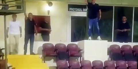 Alanyaspor Başkanı’na küfür eden, sahaya girip Alanyaspor personelini kovalayan Ahmet Ağaoğlu