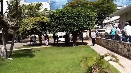 Desde el colegio Luis Muñoz Rivera, donde votan Faride Raful y Vinicio Castillo