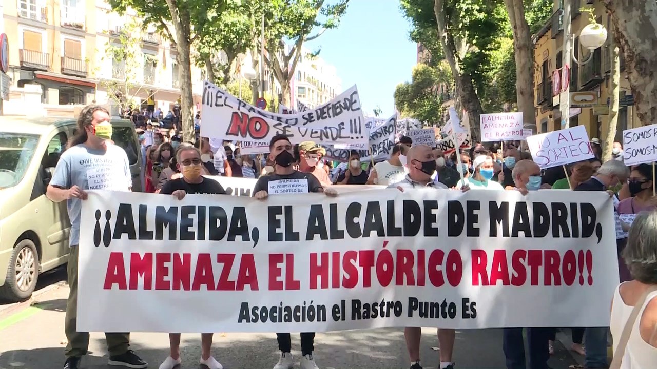 Comerciantes de El Rastro protestan contra "desconsideración" del Ayuntamiento