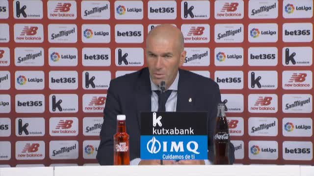 Zidane dice que está cansado de que digan que el Real Madrid gana por los árbitros