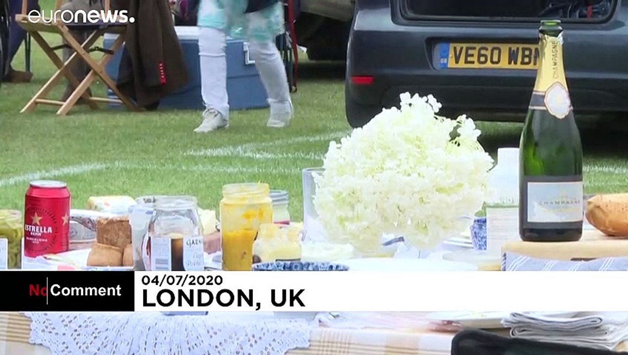 'Drive In Derby' in London - Picknick vor der Großbildleinwand