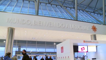 Nuevo canciller de Uruguay llega en primer vuelo comercial desde España