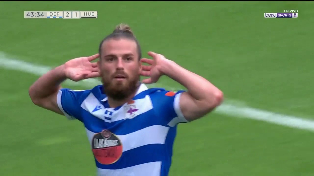 Deportivo La Coruna 2-1 Huesca - GOAL: Christian Santos