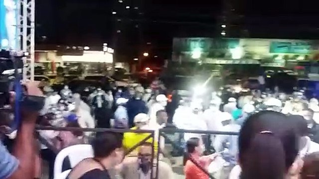 Simpatizantes de Abinader celebran en el comando de campaña primer boletín de la JCE que da al PRM la ventaja