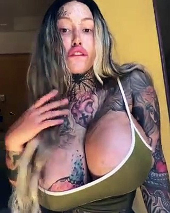 A esta Mujer no le queda nada de Natural