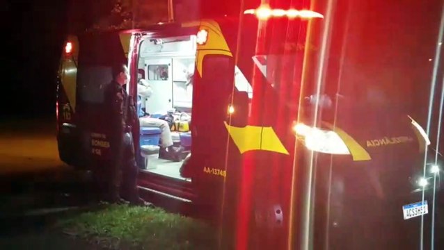 Homem fica ferido após acidente entre carro e moto na Av. Piquiri