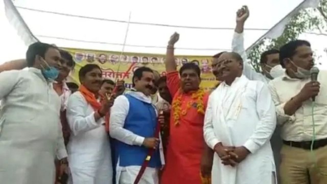 BJP MP Narottam Mishra tossed away COVID guidelines