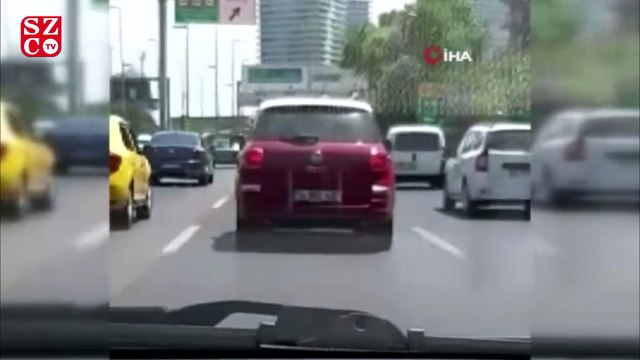 Kucağında köpekle otomobil kullandı