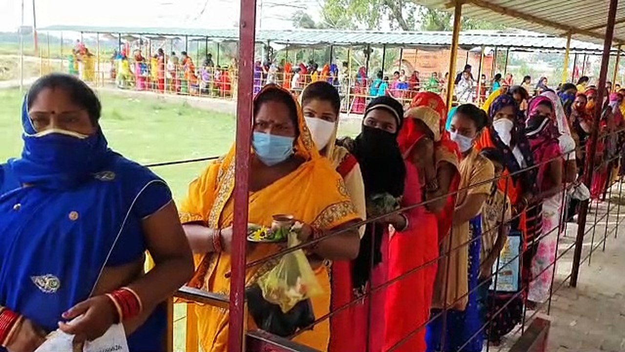 शाहजहांपुर: पहले सोमवार को शिव भक्तों की उमड़ी भीड़