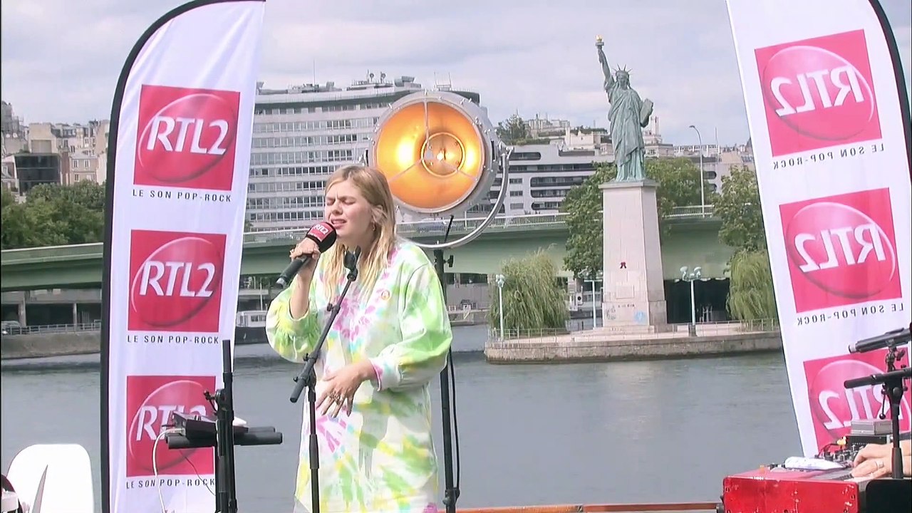 Louane interprète "About You Now" des Sugababes en live dans #LeDriveRTL2 (03/07/20)