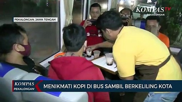 Menikmati Kopi di Dalam Bus Sambil Berkeliling Kota