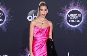 Dua Lipa, quarantena di lusso ai Caraibi