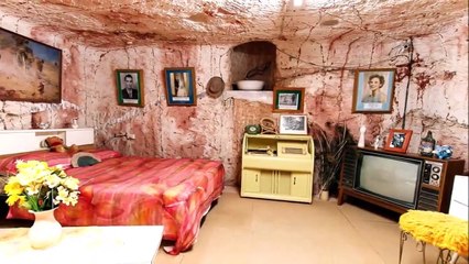 Australian Town Where People Live Underground - Coober Pedy