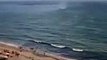 Une trombe marine approche dangereusement d'une plage brésilienne