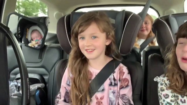 Sophia, Isabella e Alice Brincando e Passeando no Shopping