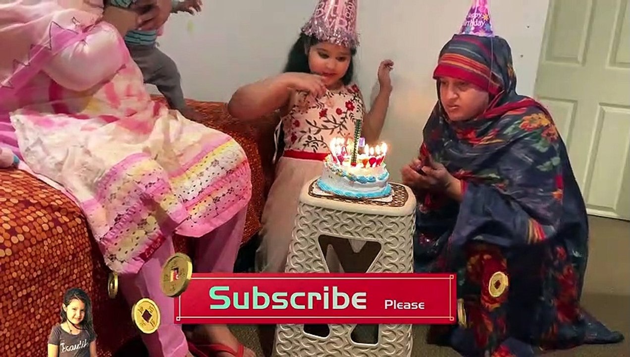কোনো অনুষ্ঠান ছাড়াই আনন্দের Frozen কেক কেটে জন্মদিন পালন