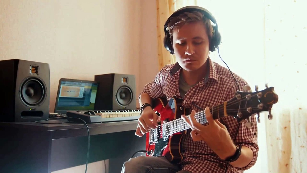 2)	Music.  Guitar Bass.  Loop-Caught.  Andrew Langdon.  Dance et électro. Calme