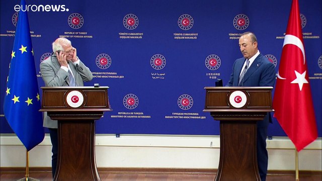 Турция вновь требует от Франции извинений