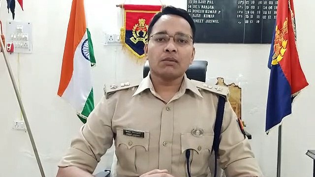 शामली: पुलिस और 15 हजार के इनामी बदमाश की मुठभेड़ में बदमाश घायल