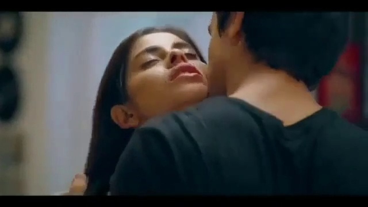Cute GF & BF love status_Kissing Romantic status_for what's app status