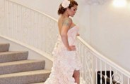 Elle fabrique une robe de mariée en papier toilette et le résultat est incroyable