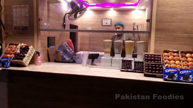 Haji Juice Corner | Lahore Street Food | Pakistan Foodies 2020