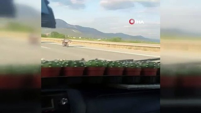 Bursa'da şoke eden görüntüler! Otobanda tehlikeli yolculuk...