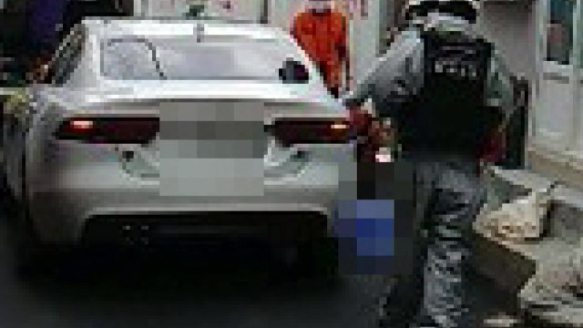 술 취해 골목길에 누워있던 10대, 차에 치여 숨져 / YTN