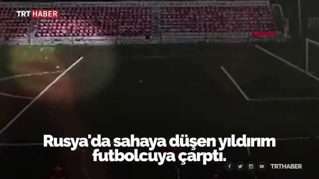 Rus futbolcunun üzerine yıldırımın düşme anı kamerada