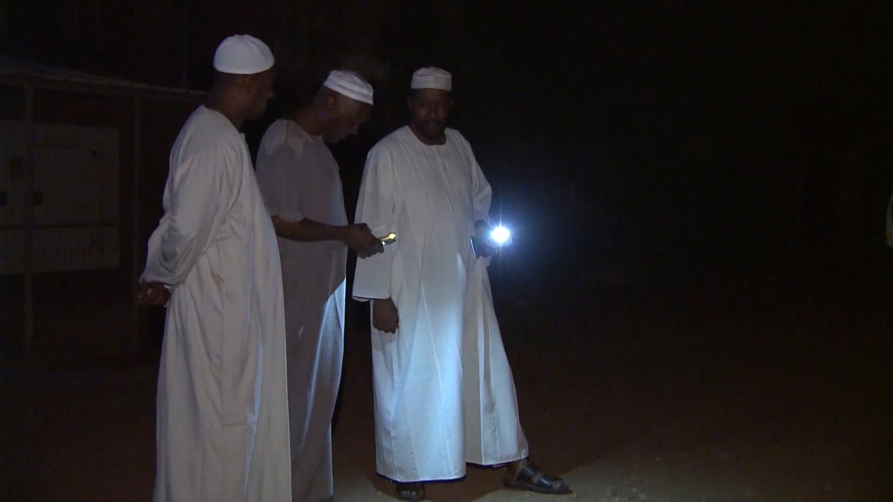 انقطاع طويل للكهرباء يوميا.. معاناة سودانية متجددة