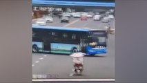 Al menos 21 personas murieron al caer un autobús con estudiantes a un embalse en China