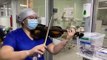 कोरोना की म्यूजिकल थेरेपी से स्वस्थ हुए मरीज, ICU में नर्स का वायलिन बजाते हुए वीडियो हुआ वायरल