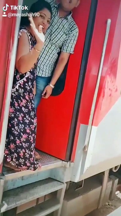 लॉकडॉन में दो महीने से मायके में फंसी हुई मेरी बहन आज फाइनली अपने ससुराल पहुंच गई 